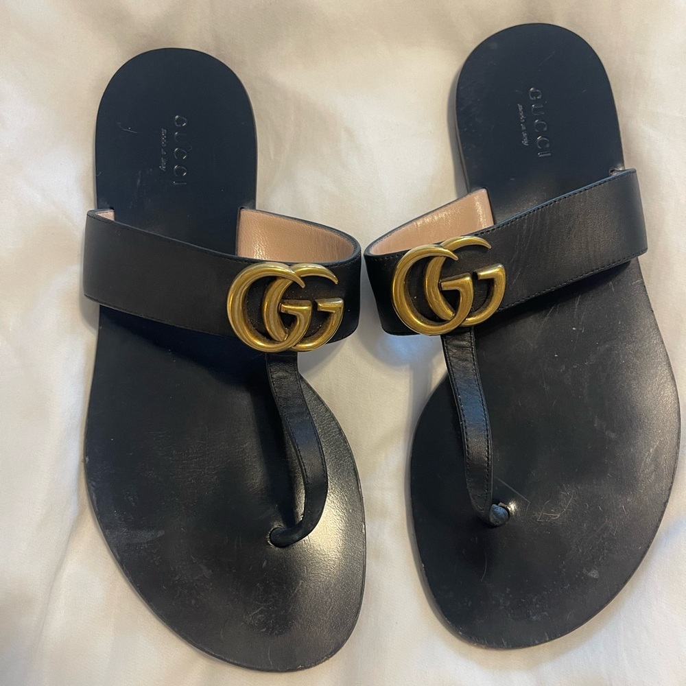 Authentic GUCCI t strap sandals
